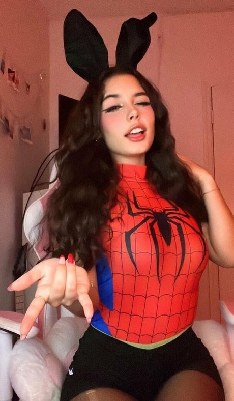Naakte gelekte OnlyFans-foto van Alee Babe
