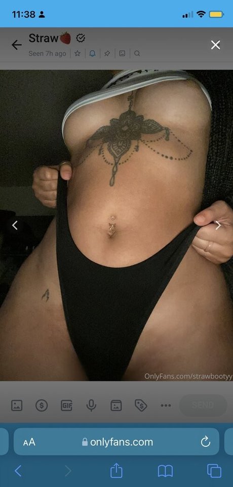 Naken läckt OnlyFans-bild av Strawbooty