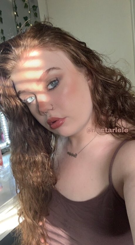 Naken lekkede OnlyFans-bilde av Lele Nectarlele