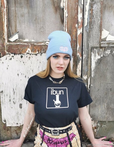 Nahá fotka uniklých OnlyFans od Carlyraesummers
