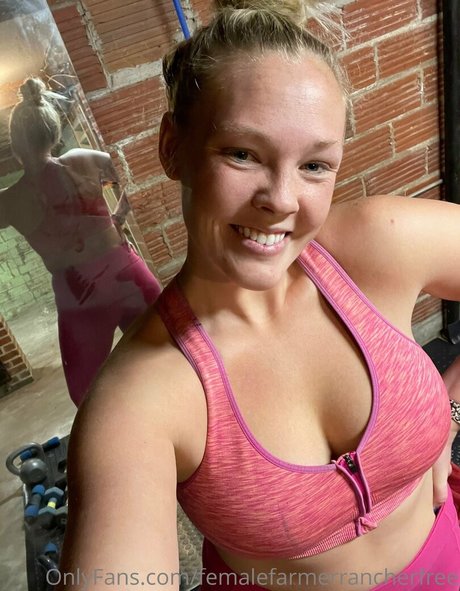 Alasti lekkinud OnlyFans-i pilt Femalefarmerrancherfree