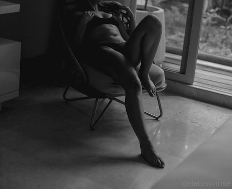Обнаженная фотография утечки OnlyFans от Gelatosunrise