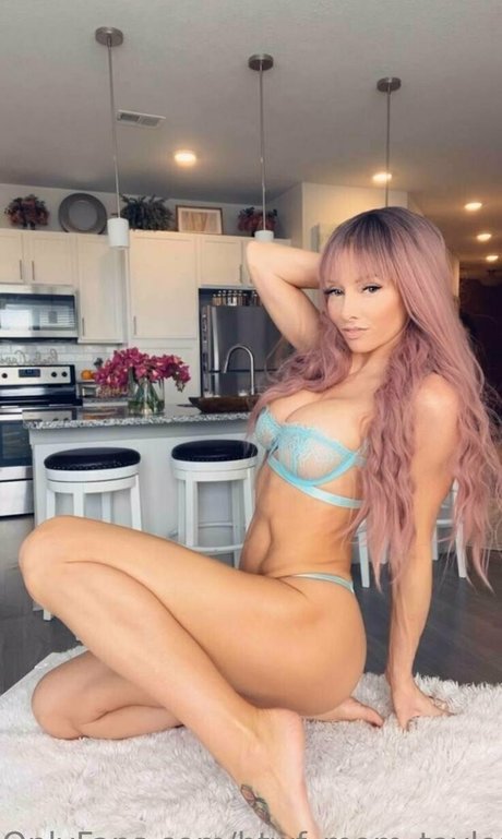Foto di nudo di fuga di OnlyFans di Htwfmomtaylor
