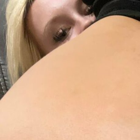 Naken lekkede OnlyFans-bilde av Tinylucyxo