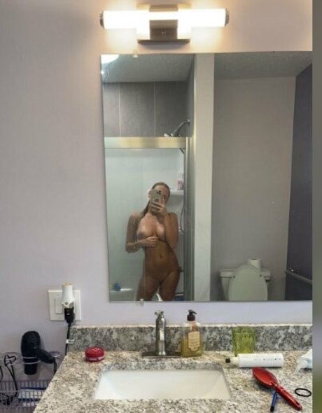 Nahá fotka uniklých OnlyFans od Sophie Riedemann