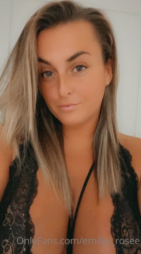 Emilyy_rosee