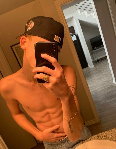 Photo nue de fuite OnlyFans de Exclusivehuddy