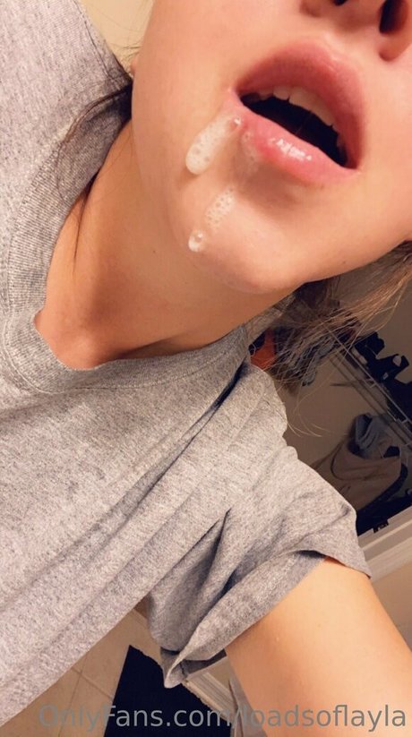 Nahá fotka uniklých OnlyFans od Loadsoflayla