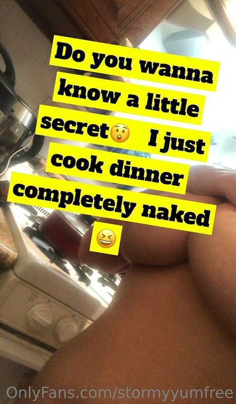 Naken läckt OnlyFans-bild av Stormyyumfree