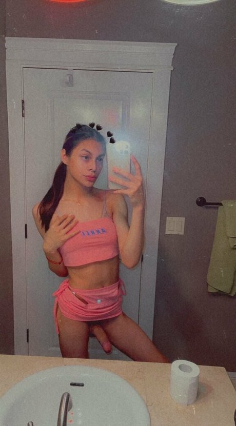 Angel Adora OnlyFansリークヌード写真