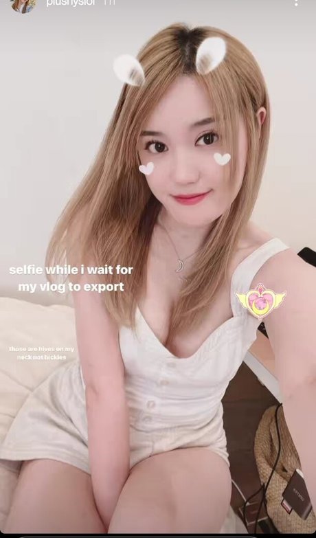 Naken lekkede OnlyFans-bilde av Plushys