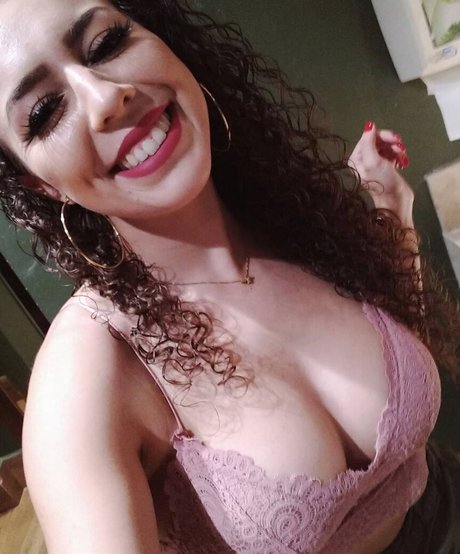 Alaston vuotanut OnlyFans-kuva Rafaela Moreira