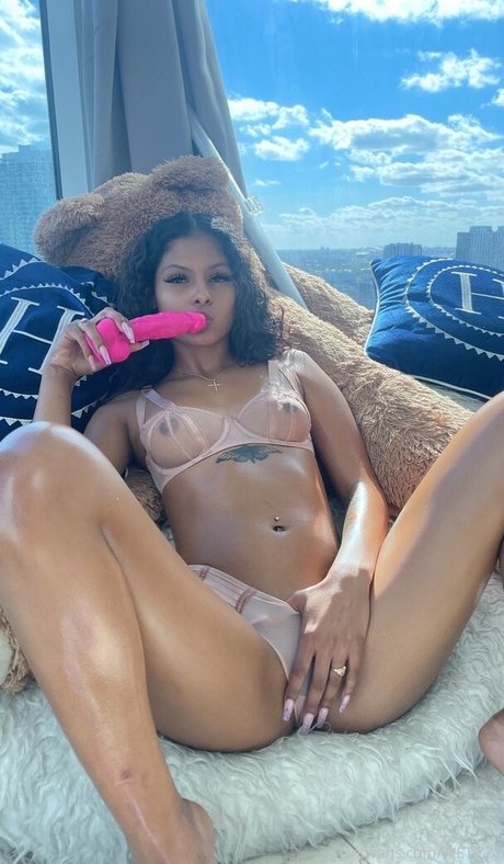 Nahá fotka uniklých OnlyFans od Itspocahontas