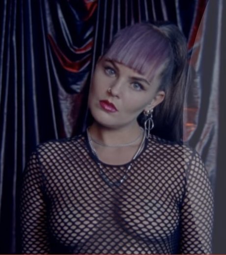 Naakte gelekte OnlyFans-foto van Sonya Tayurskaya