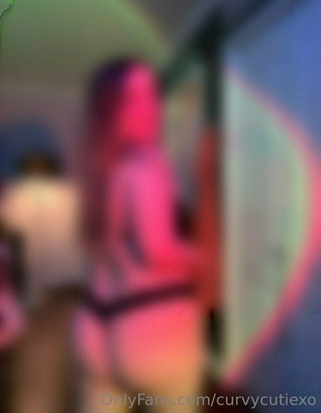 Обнаженная фотография утечки OnlyFans от Curvycutiexo