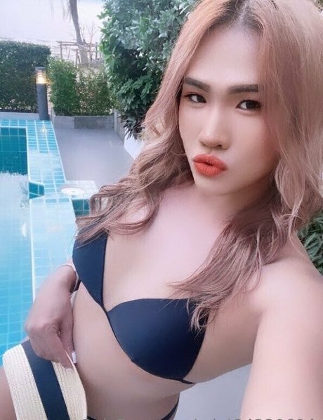 Alaston vuotanut OnlyFans-kuva Mint24230694