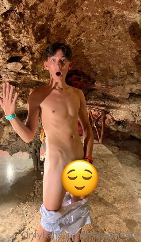 Naken läckt OnlyFans-bild av Camprivate