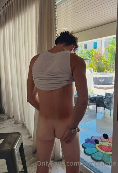 Nøgent lækket OnlyFans-billede af Camprivate