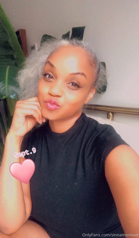 Nagie wyciekłe zdjęcie OnlyFans od Sinnamon Love