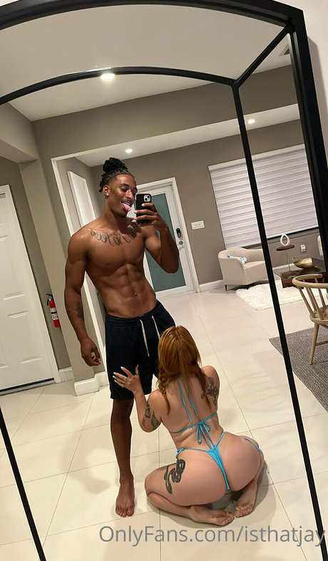 Nahá fotka uniklých OnlyFans od Isthatjay