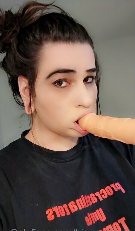 Nahá fotka uniklých OnlyFans od Biggerplease