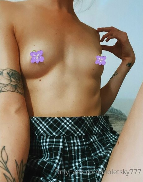 Nøgent lækket OnlyFans-billede af Violetsky777