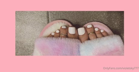 Alaston vuotanut OnlyFans-kuva Violetsky777