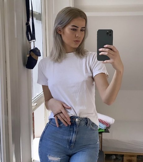 Naakte gelekte OnlyFans-foto van Indymendee