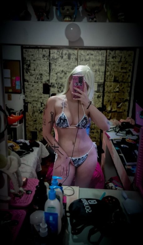 Naken läckt OnlyFans-bild av Carrietlol