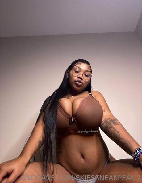 Nahá fotka uniklých OnlyFans od Skiessneakpeak