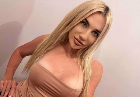 Alicedollyua  nude leaked OnlyFans photo