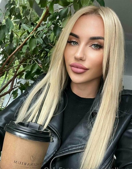 Naken lekkede OnlyFans-bilde av Alicedollyua