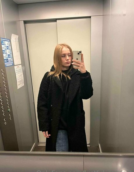 Naken läckt OnlyFans-bild av Lustfulmodest