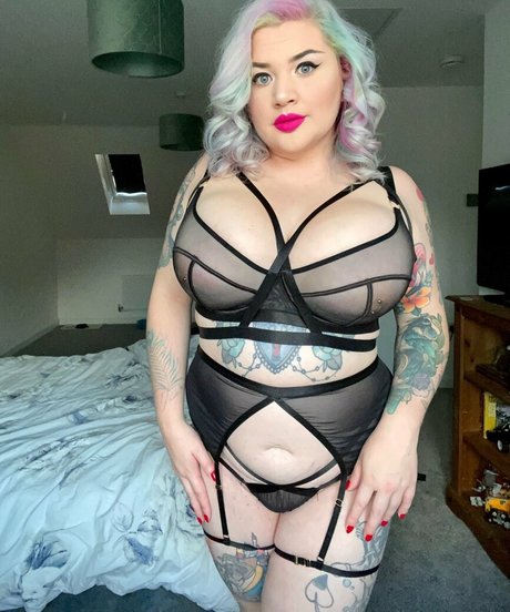 Naakte gelekte OnlyFans-foto van Curvysjay