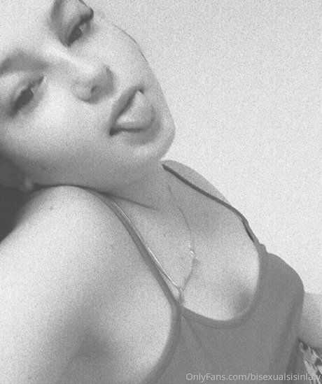 Nacktes geleaktes OnlyFans-Foto von Isisbisexual