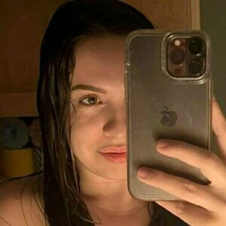 Alasti lekkinud OnlyFans-i pilt Ruby May