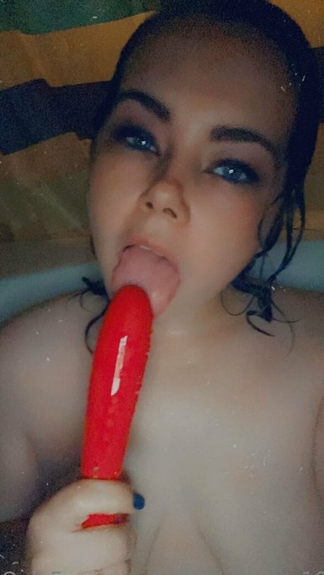 Naken läckt OnlyFans-bild av Lovegiantess