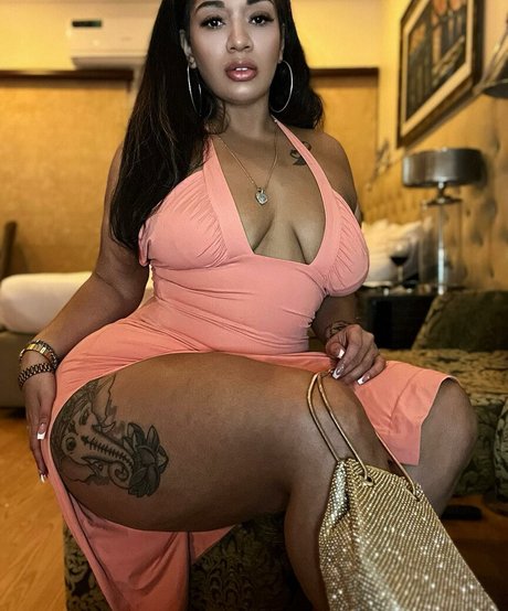 Обнаженная фотография утечки OnlyFans от Curvyrb
