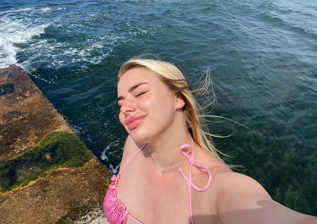 Alaston vuotanut OnlyFans-kuva Blondyaria