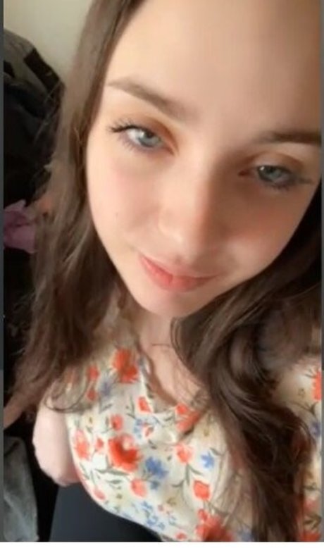 Naken läckt OnlyFans-bild av Elodierenee