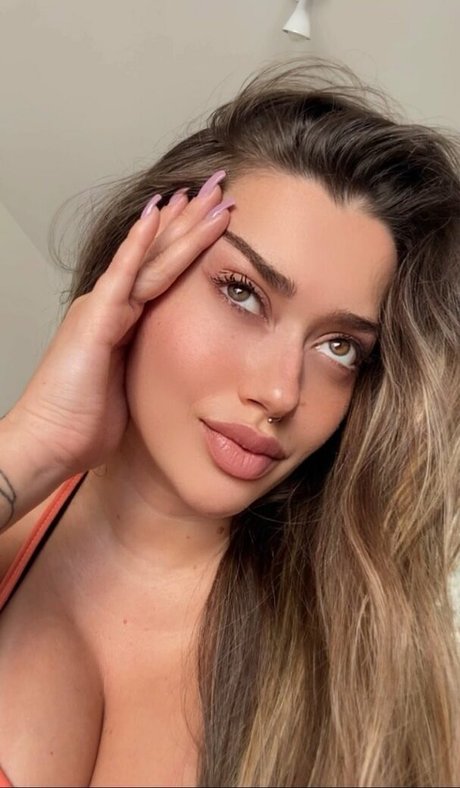 Naken läckt OnlyFans-bild av Angeline Sant