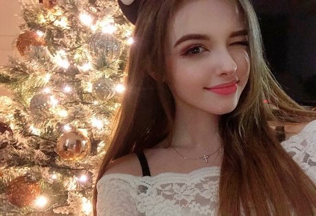 Naken läckt OnlyFans-bild av Elina Karimova