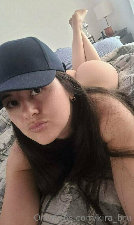 Naakte gelekte OnlyFans-foto van Kirabrunette1