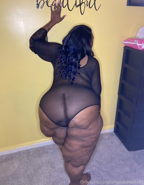Cheekiifemme