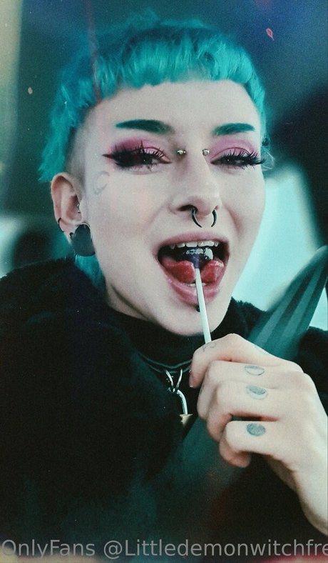 Naken läckt OnlyFans-bild av Littledemonwitchfree