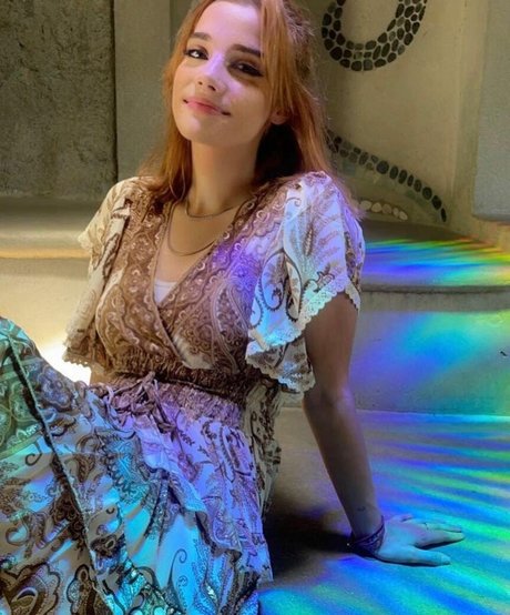 Обнаженная фотография утечки OnlyFans от Corrina Rhys