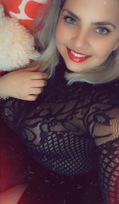 Naakte gelekte OnlyFans-foto van Debora Porto