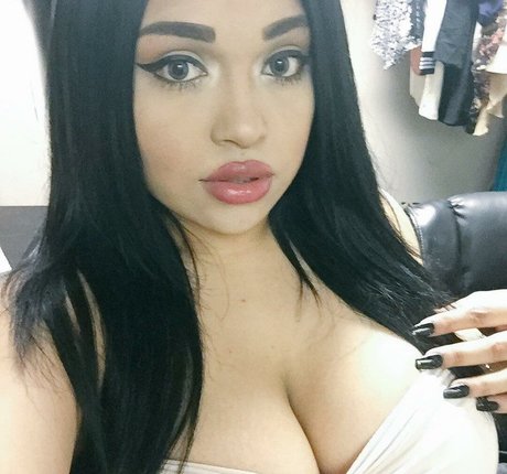 Nahá fotka uniklých OnlyFans od Wachamarie