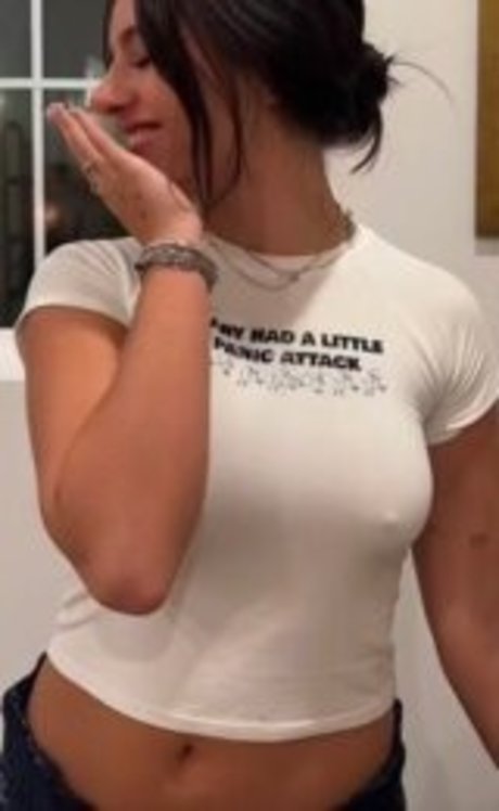 Naken läckt OnlyFans-bild av Kenzie Ziegler