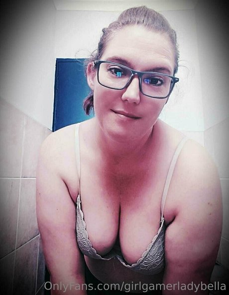 Nacktes geleaktes OnlyFans-Foto von Girlgamerladybella